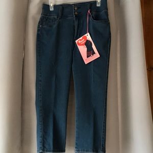 Venus bum lift capris. New never worn. Stretch .